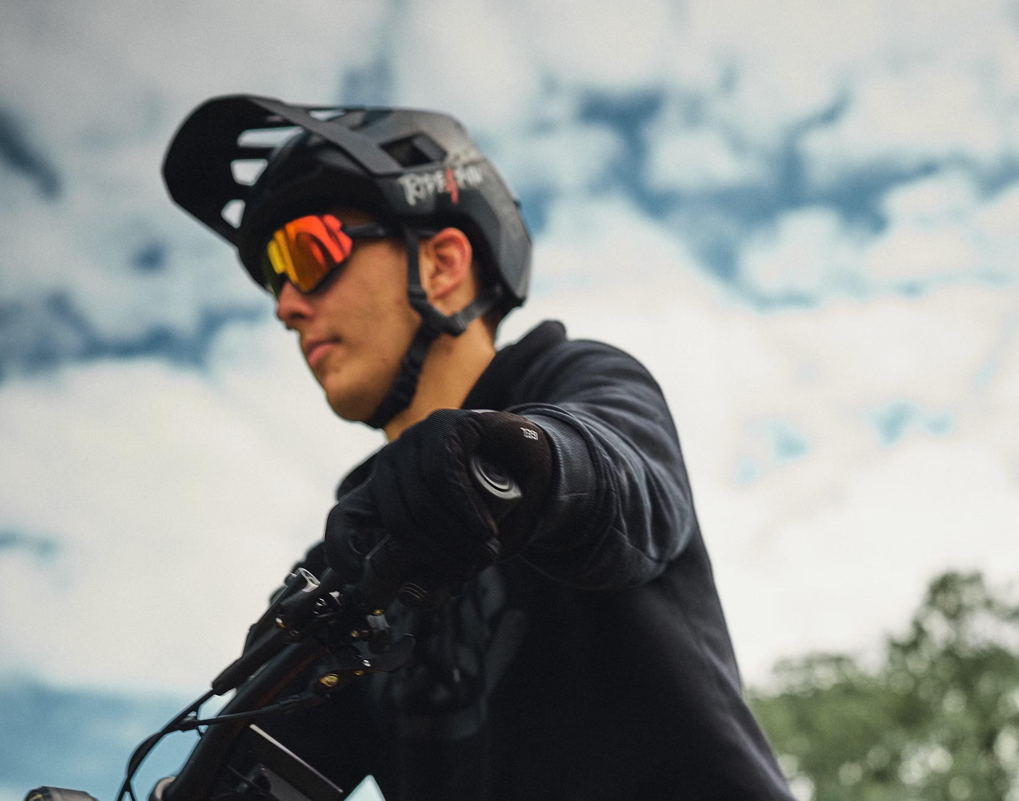 Una aventura segura comienza por la cabeza: cómo elegir sabiamente un casco para niños